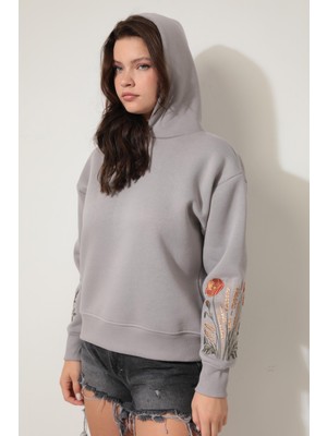 Amida Gri Kolları Başak Nakışlı Kapüşonlu Sweatshirt - 2428