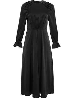 Aker Büzgü Detaylı Elbise