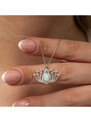 Usho Jewelry Gümüş Beyaz Opal Taşlı Lotus Kadın Kolye