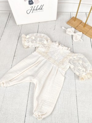 Hobidik Baby Kız Bebek Krem Vintage Detaylı Çift Kat Müslin Tulum Set