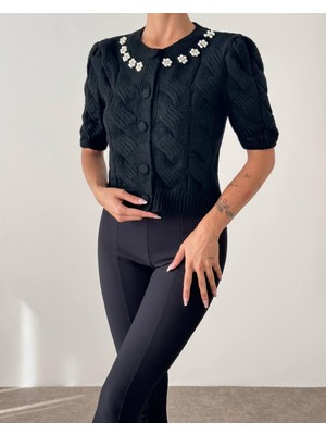 El Yapımı Inci Süslemeli Crop Triko Kazak