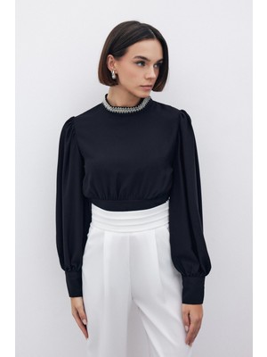 Yaka Aksesuarlı Bluz - Siyah