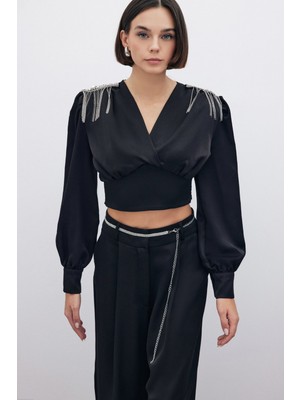 Omuz Aksesuarlı Kısa Bluz - Siyah