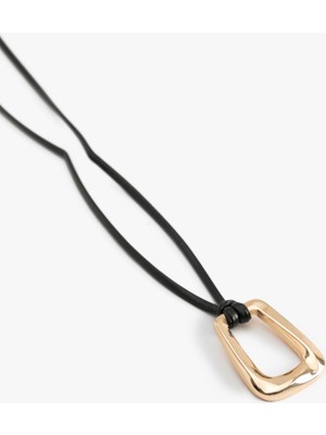 Geometrik Charm Detaylı Choker Kolye