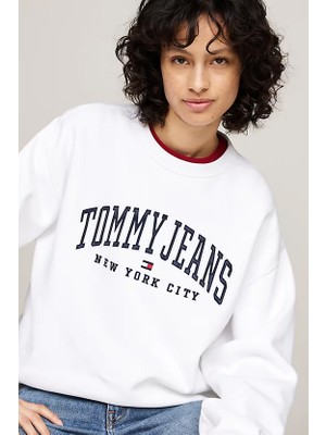 Kadın Varsity Rahat Yuvarlak Yaka Sweatshirt - Beyaz