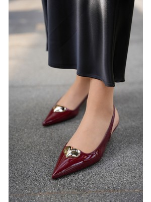 Laminta Palmy Bordo Kalp Detaylı Lastikli Kemer Bağlı Kadın Topuklu Ayakkabı