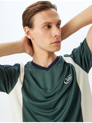 Koton V Yaka Kısa Kollu Renk Bloklu Slogan Baskılı Oversize Spor Tişört