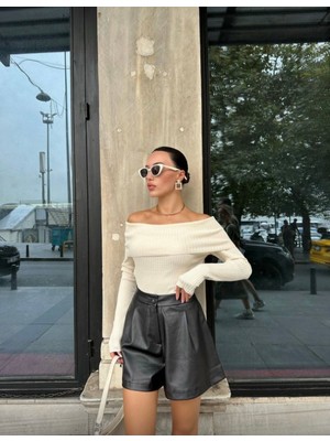 Ekru Renk Kayık Yaka Triko