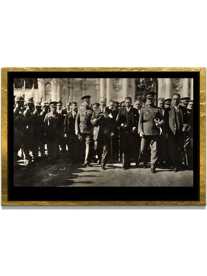 Marsilyan Yapay Zeka İle Yenilenmiş Atatürk Fotoğrafları Siyah Beyaz Cam Tablo, 3d Dekoratif Baskı 87