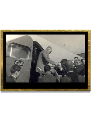 Marsilyan Yapay Zeka ile Yenilenmiş Atatürk Fotoğrafları Siyah Beyaz Cam Tablo, 3D Dekoratif Baskı 795