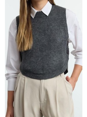 FRM Kadın Moda Şık Bisiklet Yaka Standart Kol Crop Yumuşak Dokulu Düğmeli Triko Süveter