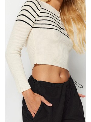 Ersefa Kadın Crop Standart Kol Bisiklet Yaka Çizgili Triko Kazak