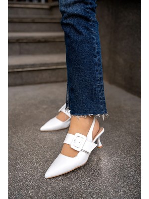 Laminta Doby Beyaz Kalın Sivri Burun Kemer Bağlı Toka Detaylı Kadın Topuklu Ayakkabı