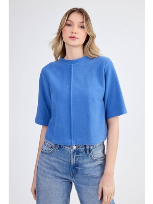 Yuvarlak Yaka Önden Dikişli Kısa Kol Crop Triko Bluz