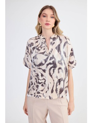 Parlak Kumaş Desenli Hakim Yaka Bluz