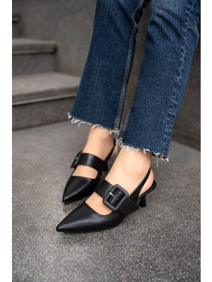 Laminta Doby Siyah Kalın Sivri Burun Kemer Bağlı Toka Detaylı Kadın Topuklu Ayakkabı