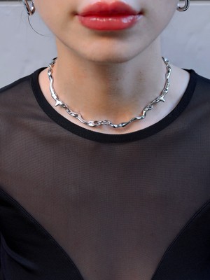 Roosvel Soyut Figür Rodyum Choker Kolye