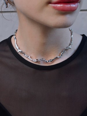 Roosvel Soyut Figür Rodyum Choker Kolye