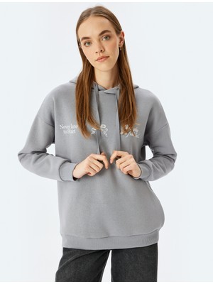 Koton Arkası Baskılı Kapüşonlu Rahat Kalıp Sweatshirt