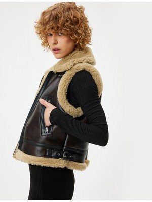 Koton Parlak Deri Görünümlü Yelek Suni Kürk Yaka Kolsuz Fermuarlı Cep Detaylı