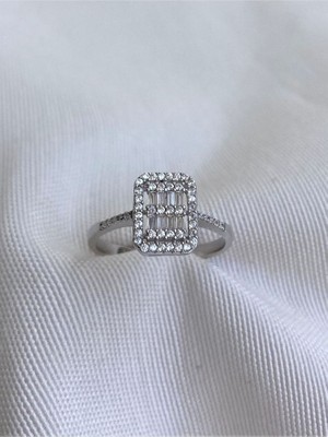 Ricco Jewellery 14 K White Gold Kaplama 925 Ayar Gümüş Klasik Baget Yüzük