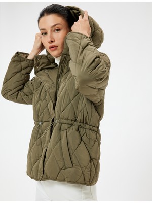 Koton Kapitone Kapşonlu Mont Kalça Boy Cepli Fermuarlı Beli Lastikli