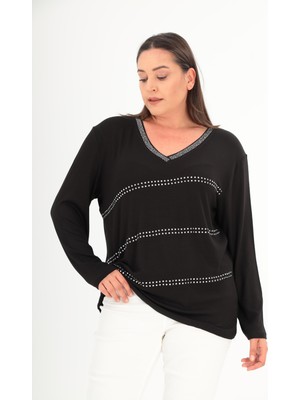 Şans Kadın Büyük Beden Siyah Yaka ve Ön Taş Baskı Detaylı Bluz 65N38428