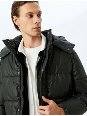 Koton Slim Fit Kapşonlu Suni Deri Şişme Mont