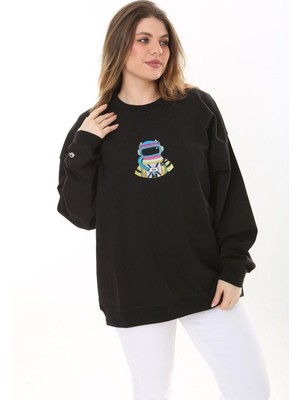 Kadın Büyük Beden Siyah Pamuk Kumaş Nakışlı Sweatshirt 65N37617