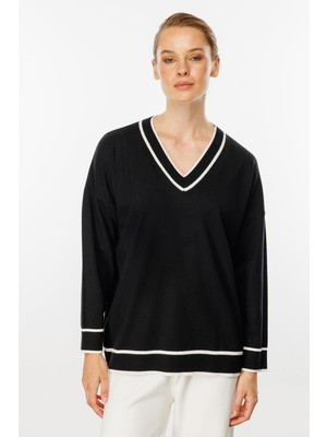 V Yaka Çizgili Siyah Kadın Bluz 20134-2K5