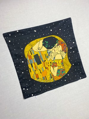 Yaya Design Co Gustav Klimt Kiss Desenli Dekoratif Dijital Baskılı Kırlent Kılıfı ve Yastık