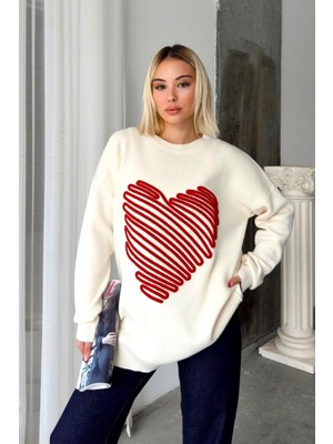 Kadın Beyaz Kabartma Büyük Kalpli Triko Kazak