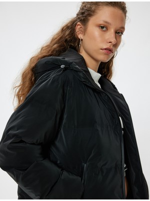 Koton Oversize Şişme Mont Kapüşonlu Fermuarlı Cep Detaylı