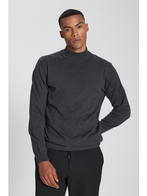 Pamuklu Standart Fit Normal Kesim Yarım Balıkçı Yaka Triko Kazak