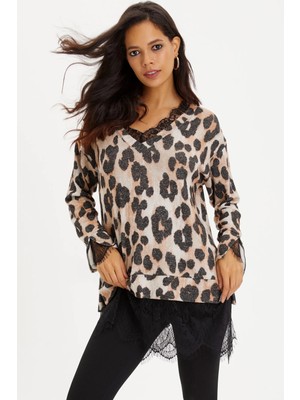 Buketli V Yaka Dantel Detaylı Tunik