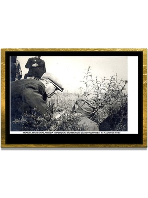 Marsilyan Yapay Zeka ile Yenilenmiş Atatürk Fotoğrafları Siyah Beyaz Cam Tablo, 3D Dekoratif Baskı 801