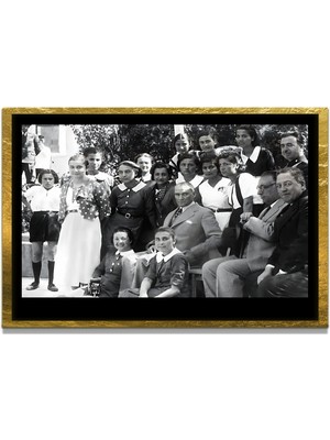 Marsilyan Yapay Zeka ile Yenilenmiş Atatürk Fotoğrafları Siyah Beyaz Cam Tablo, 3D Dekoratif Baskı 380