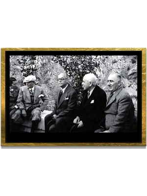 Marsilyan Yapay Zeka ile Yenilenmiş Atatürk Fotoğrafları Siyah Beyaz Cam Tablo, 3D Dekoratif Baskı 24