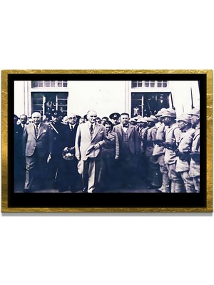 Marsilyan Yapay Zeka ile Yenilenmiş Atatürk Fotoğrafları Siyah Beyaz Cam Tablo, 3D Dekoratif Baskı 368