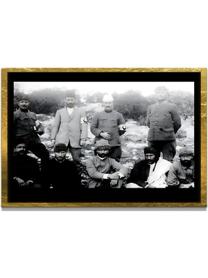 Marsilyan Yapay Zeka ile Yenilenmiş Atatürk Fotoğrafları Siyah Beyaz Cam Tablo, 3D Dekoratif Baskı 601
