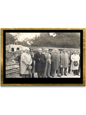 Marsilyan Yapay Zeka ile Yenilenmiş Atatürk Fotoğrafları Siyah Beyaz Cam Tablo, 3D Dekoratif Baskı 790