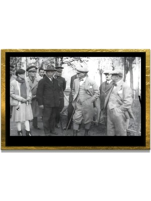 Marsilyan Yapay Zeka ile Yenilenmiş Atatürk Fotoğrafları Siyah Beyaz Cam Tablo, 3D Dekoratif Baskı 55