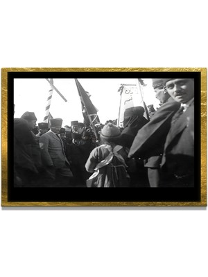 Marsilyan Yapay Zeka ile Yenilenmiş Atatürk Fotoğrafları Siyah Beyaz Cam Tablo, 3D Dekoratif Baskı 117