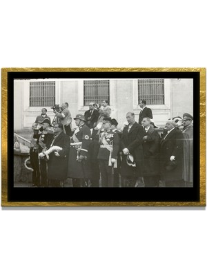 Marsilyan Yapay Zeka ile Yenilenmiş Atatürk Fotoğrafları Siyah Beyaz Cam Tablo, 3D Dekoratif Baskı 383