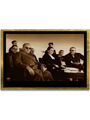 Marsilyan Yapay Zeka ile Yenilenmiş Atatürk Fotoğrafları Siyah Beyaz Cam Tablo, 3D Dekoratif Baskı 625