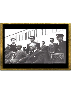 Marsilyan Yapay Zeka ile Yenilenmiş Atatürk Fotoğrafları Siyah Beyaz Cam Tablo, 3D Dekoratif Baskı 495