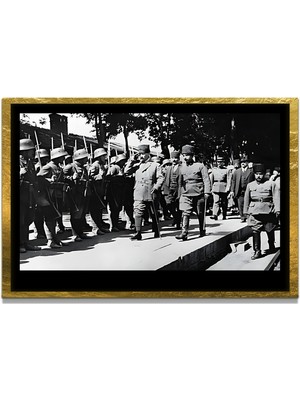 Marsilyan Yapay Zeka ile Yenilenmiş Atatürk Fotoğrafları Siyah Beyaz Cam Tablo, 3D Dekoratif Baskı 701