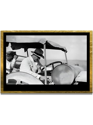 Marsilyan Yapay Zeka ile Yenilenmiş Atatürk Fotoğrafları Siyah Beyaz Cam Tablo, 3D Dekoratif Baskı 677