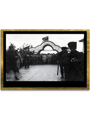 Marsilyan Yapay Zeka ile Yenilenmiş Atatürk Fotoğrafları Siyah Beyaz Cam Tablo, 3D Dekoratif Baskı 119
