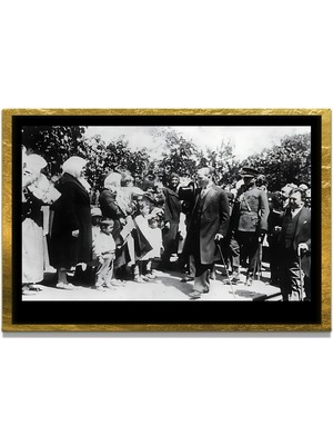 Marsilyan Yapay Zeka ile Yenilenmiş Atatürk Fotoğrafları Siyah Beyaz Cam Tablo, 3D Dekoratif Baskı 147